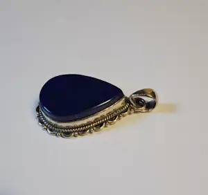 Nieuwe zilveren druppelvormig hanger lapis lazuli bewerkte rand kopen? Bied vanaf 70!