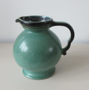 Curiosa - Art Deco aardewerk kan met bronsgroen glazuur model 3022 kopen? Bied vanaf 1!