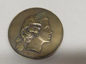 Carlos Van Dionant - penning / medaille brons koningin Fabiola van België kaufen? Bieten Sie von 200!