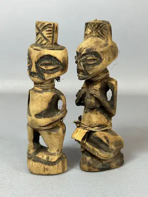Lega - 231037 - Little Rare Old handmade African Lega pair of protection figures, Congo kopen? Bied vanaf 29!