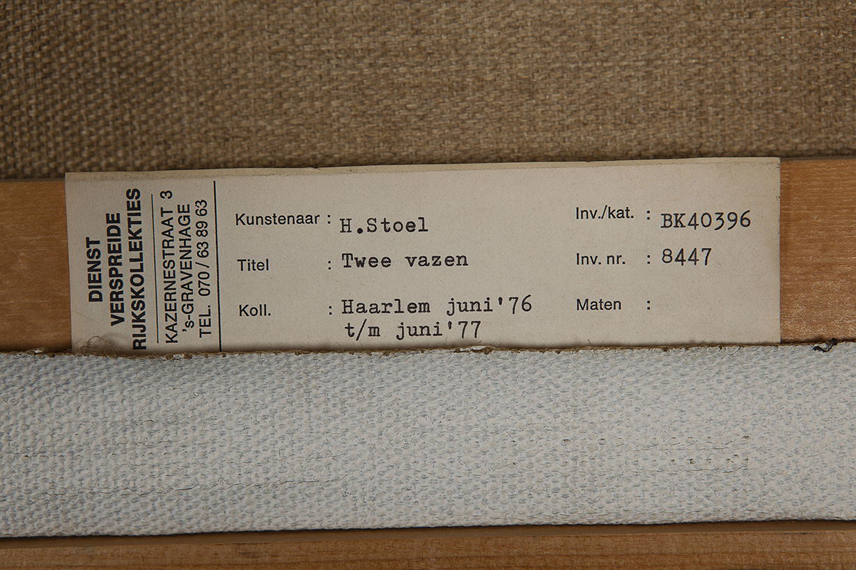 Herman Stoel - Twee vazen - Olieverf op doek - gesigneerd r.o. - herkomst BKR Haarlem - 1977 kopen? Bied vanaf 10!