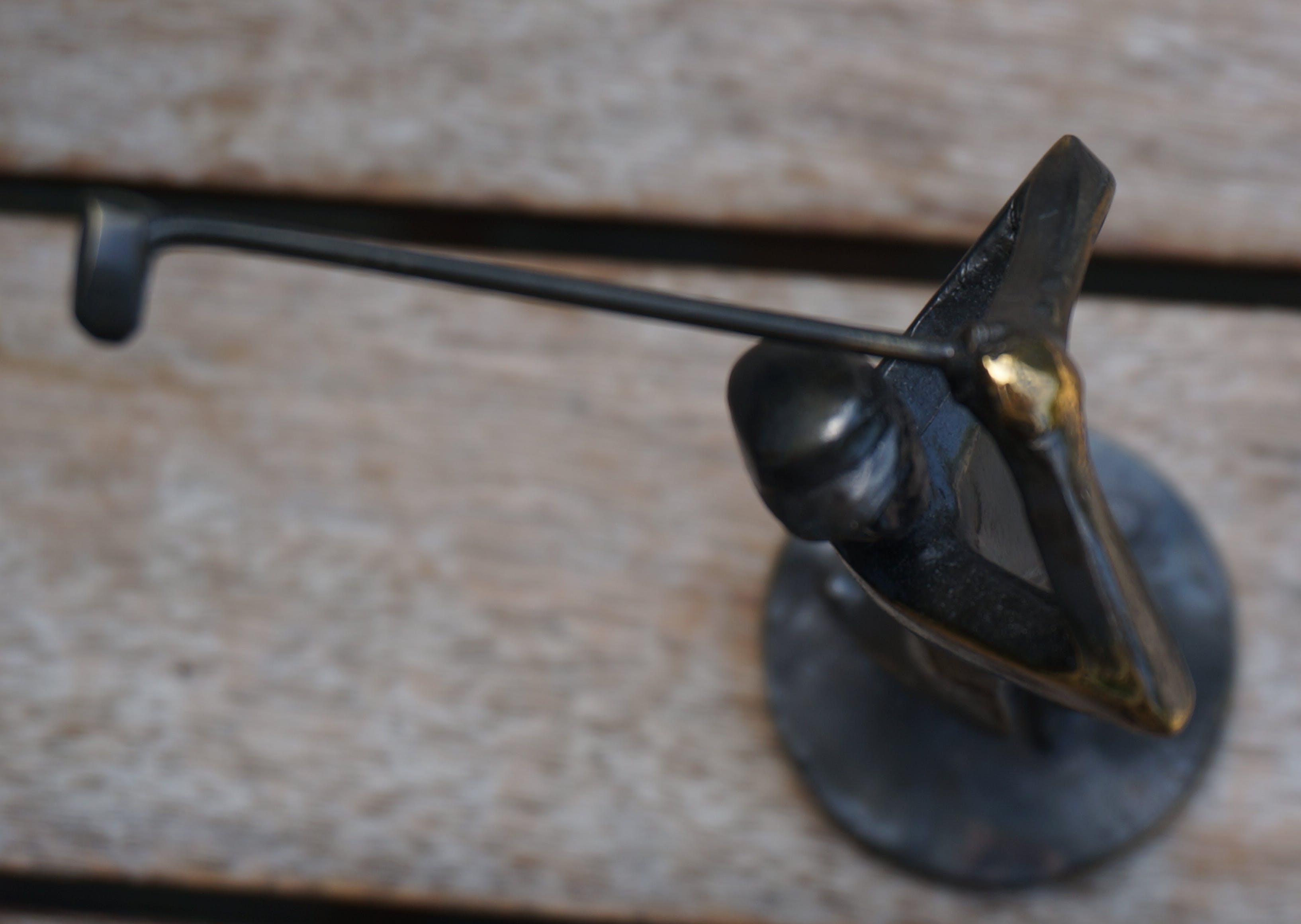 Niet of onleesbaar gesigneerd - stijlvolle golfspeler kopen? Bied vanaf 1!