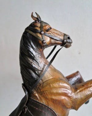 Curiosa - Steigerend Paard - Handgemaakt uit Leer- In fraaie staat (!) - IN PRIJS VERLAAGD kopen? Bied vanaf 29!