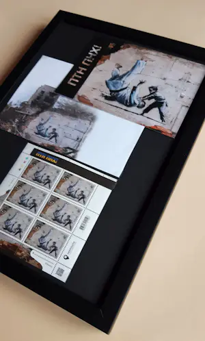 Banksy - Banksy (1974) - FCK PTN! Banksy framed-Complete set kopen? Bied vanaf 120!