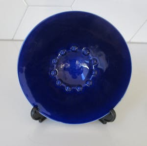 Frans Ottink - Biscuit porseleinen schaaltje of waxinelichthouder met diepblauw glazuur kopen? Bied vanaf 1!