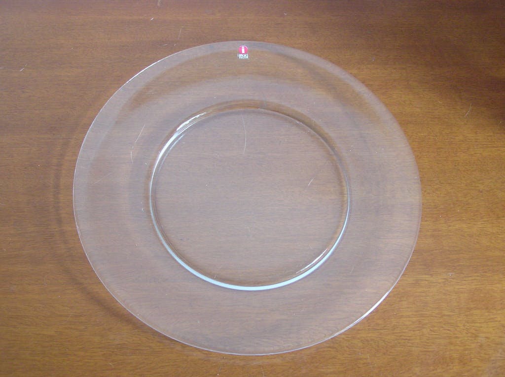 Niet of onleesbaar gesigneerd - Iitala twee helder glazen serveerschalen in nieuwstaat, ontwerp Kerttu Nurminen kopen? Bied vanaf 8!