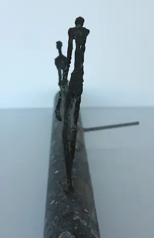 Franz Josef Vanck - Wandobject van brons en hardsteen, Twee figuren kopen? Bied vanaf 300!