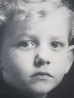 Niet of onleesbaar gesigneerd - Portret van een kind. kopen? Bied vanaf 1!