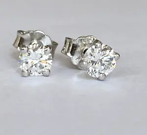 Witgouden oorstekers met diamanten ca 0.70 crt kopen? Bied vanaf 850!