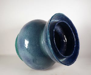 Peter von Hartsvelt Müller - Aardewerk, Blauwe vaas met dubbele rand (Groot) kopen? Bied vanaf 35!