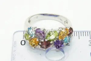 44 - 18 karaats witgouden ring met kleurstenen en diamant 0.12 crt briljant kopen? Bied vanaf 420!