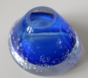 Floris Meydam - Serica asbak of kom blank en blauw glas met luchtbellen kopen? Bied vanaf 30!