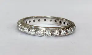 Acheter18 kt witgouden alliance ring met diamanten ca 0,70 crt? Enchérissez de 750!