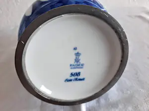 A.K. Kaiser Porzellan - Porzellan Krug Echt Kobald mit Zinndeckel Jagdmotiv 70er Jahre kopen? Bied vanaf 60!