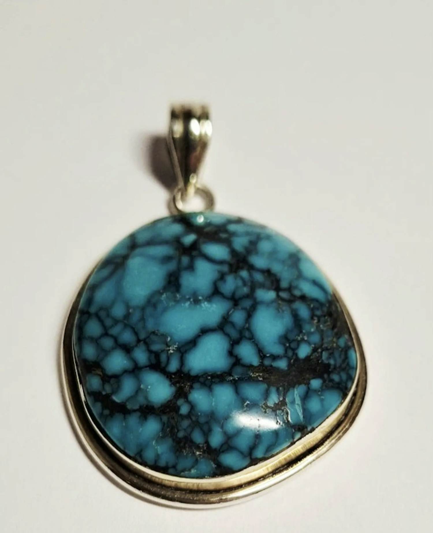 In nieuwstaat Een sierlijk bewerkte hanger Zilver met Natuurlijke Turkoois kopen? Bied vanaf 75!