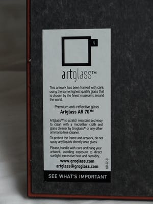 Niet of onleesbaar gesigneerd - 2 ingelijste schilderijen op zijde , Chinees? Japans?, Vrouw in landschap kopen? Bied vanaf 1!