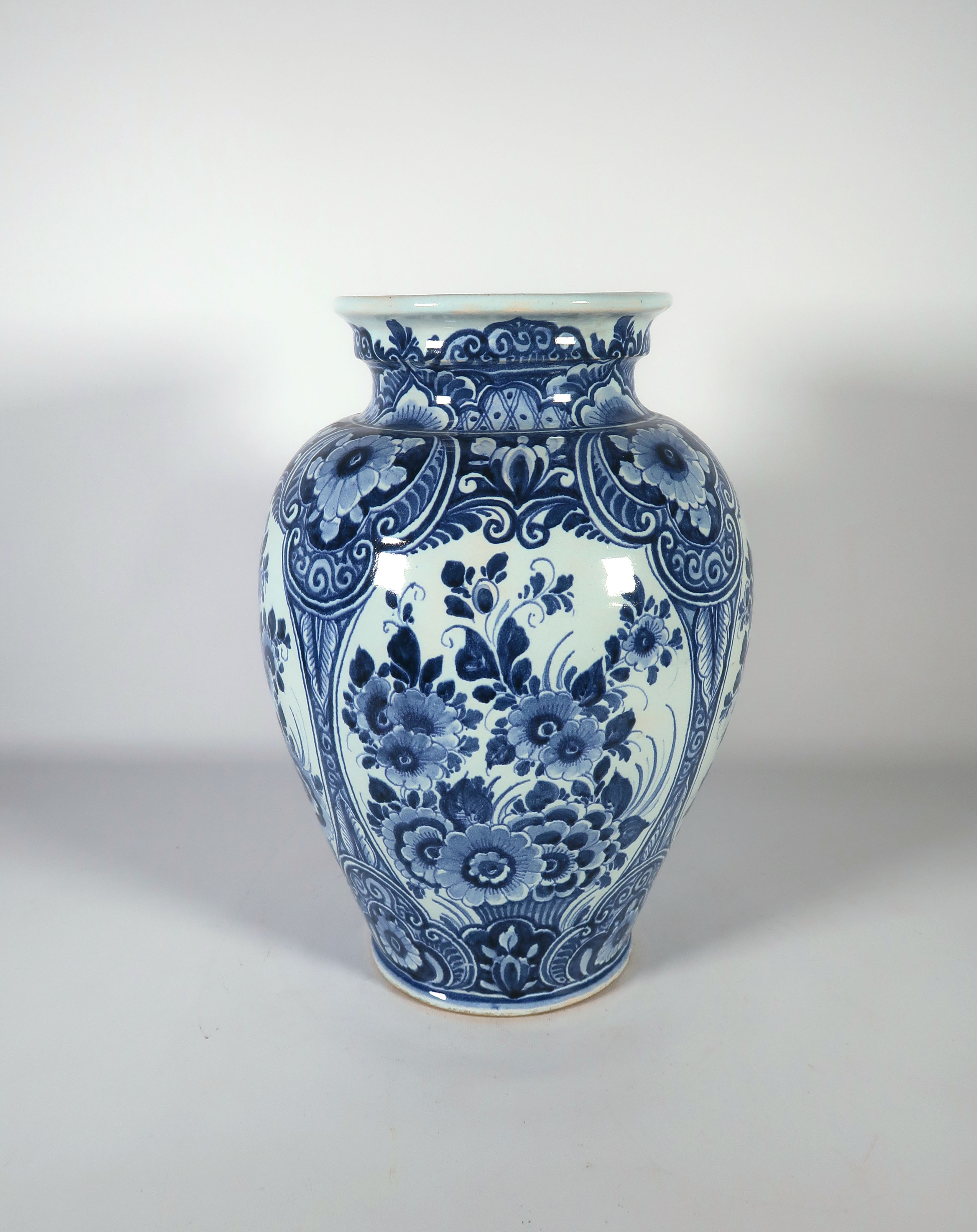 Potterie Oud Delft - Aardewerk, Vaas verkocht voor € 20!