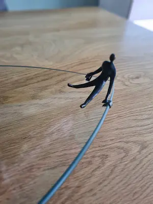 Corry Ammerlaan - 'In Balans' - Schaal met bronzen figuren - Glas, Brons kopen? Bied vanaf 1!