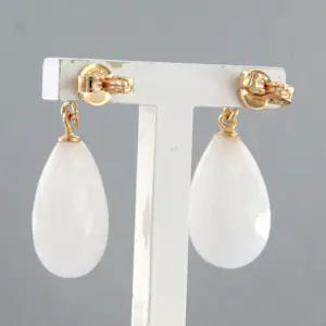18k gouden oorhangers bezet met opaal en briljant geslepen diamant tot. 0.09ct kopen? Bied vanaf 300!
