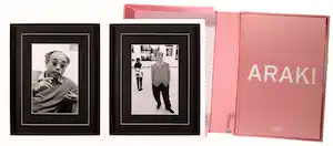 Nobuyoshi Araki - Gesigneerde XXL Limited Collector’s Edition, Araki + 2 ingelijste foto's vendu pour 660€ !