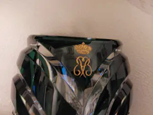 Val-Saint-Lambert - Groene vaas van Koning Boudewijn met de M. PV.-signatuur kopen? Bied vanaf 150!