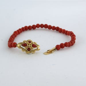 14k gouden slot met koraal aan een koralen kralen armband - 17 cm lang kopen? Bied vanaf 110!