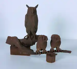Paul Beckers - Twee sculpturen van ijzer en terracotta, Vogels (oehoe en uiltjes) + boek! kaufen? Bieten Sie von 80!