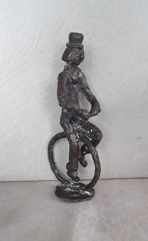 Siem Wardenaar - Bronzen beeld van een clown op eenwieler. kopen? Bied vanaf 45!