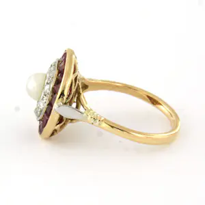 18k bicolour gouden ring met parel en erom heen robijn en roos diamanten kopen? Bied vanaf 500!