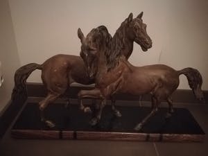 Francoise Gilot - Twee bronzen paarden kopen? Bied vanaf 150!