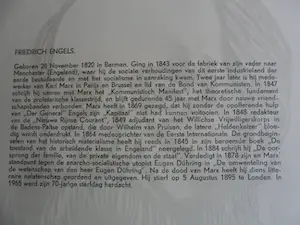 Niet of onleesbaar gesigneerd - Map met tekst Steunt het P.S.F. Inhoud 6 houtsnede van mensen. kopen? Bied vanaf 1!
