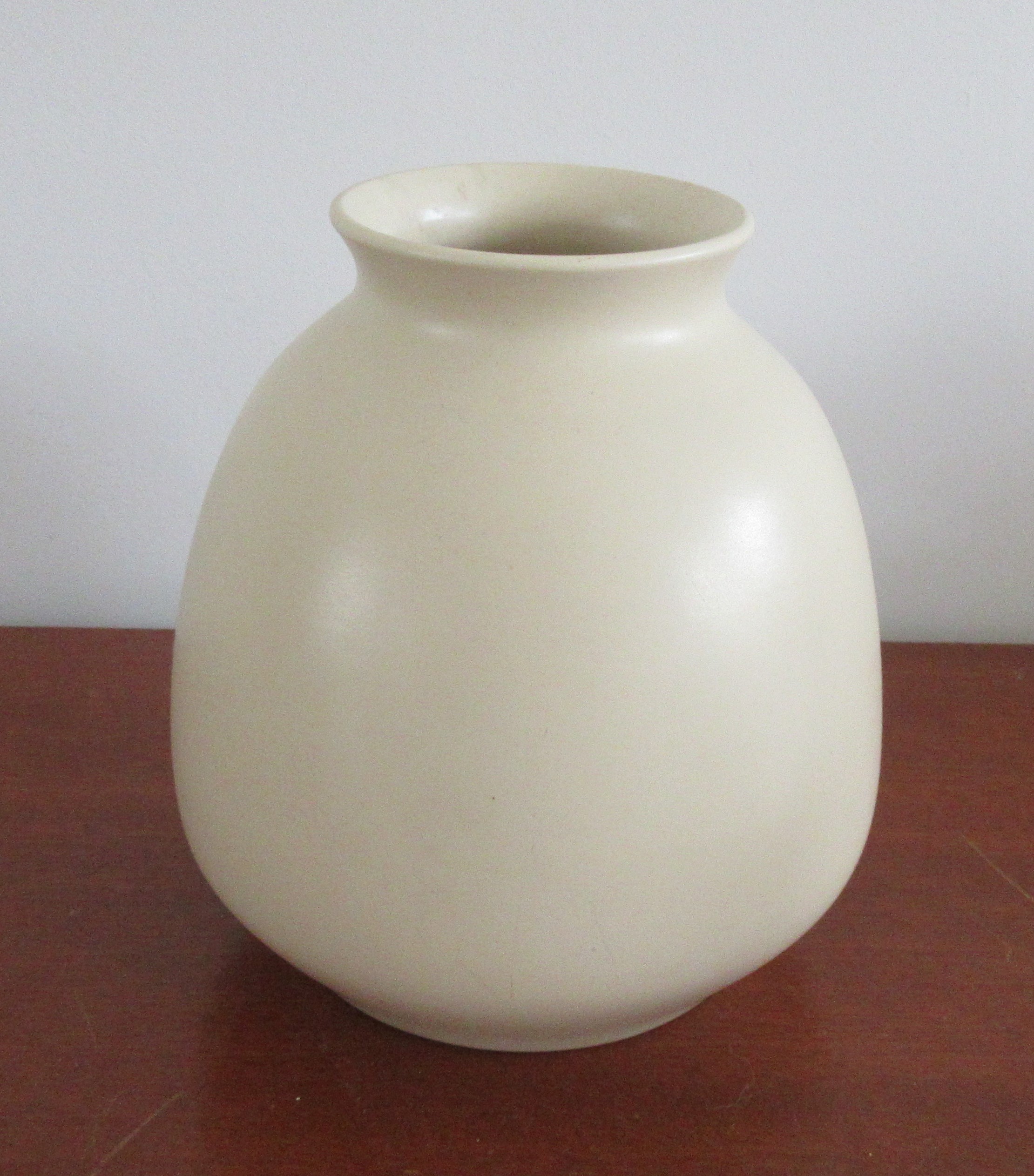 ADCO - Matte creme witte vaas model 1033 kopen? Bied vanaf 48!