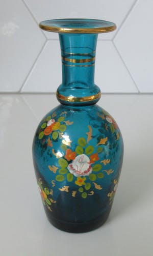 Curiosa - Antiek 19e eeuws blauw glazen vaasje met emaille decor kopen? Bied vanaf 1!