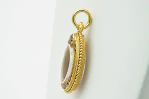 90 - Ged. gouden 20krt Confucius hanger versierd met tijgerkop en kleur emaille kopen? Bied vanaf 240!