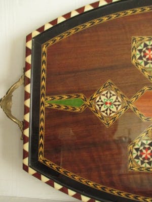 Curiosa - Twee intarsia dienbladen kopen? Bied vanaf 1!