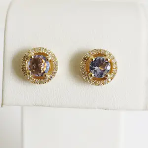 AcheterOorbellen van tanzaniet met een diamanten halo.? Enchérissez de 700!