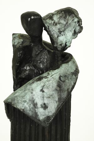 Renee van Leusden - Twee figuren in zuil 'Shelter' kopen? Bied vanaf 550!