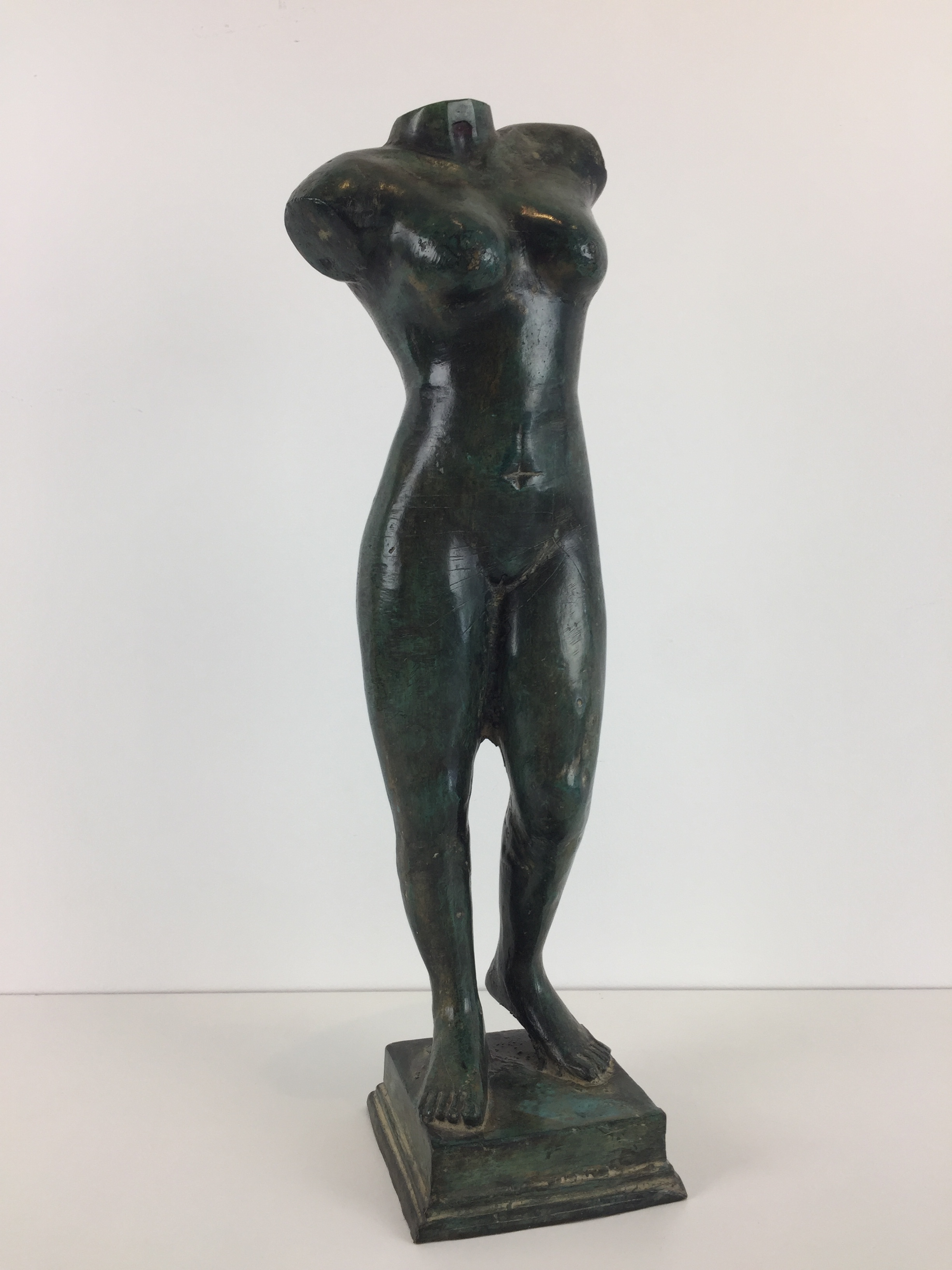 Niet of onleesbaar gesigneerd - Prachtig vormgegeven bronzen tors, cire perdue-techniek, VANAF 1 EURO! kopen? Bied vanaf 1!