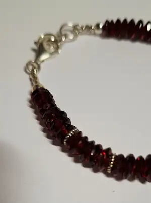 Nieuwe zilveren Armband met facetgeslepen granaat kopen? Bied vanaf 75!