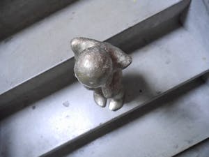 Niet of onleesbaar gesigneerd - dikke vrouw....beeld kopen? Bied vanaf 10!