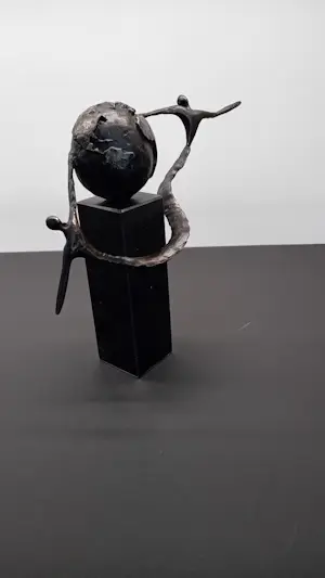 Ger van Tankeren - Sculptuur ELKAAR HELPEN kopen? Bied vanaf 110!