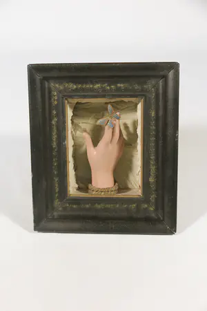 Odette van den Molengraft-Saulnier - Wandobject, Le toucher - Ingelijst kopen? Bied vanaf 1!