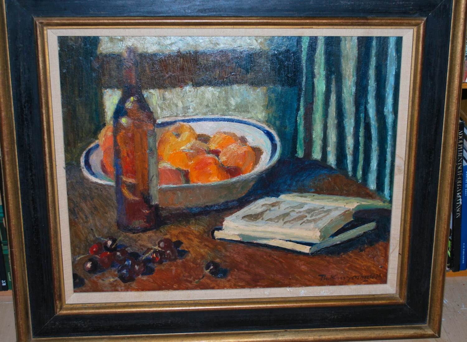 Theo Kurpershoek - stilleven met fles en bord - Heijdenrijk lijst - van Galerie de Krijtkring kopen? Bied vanaf 1500!