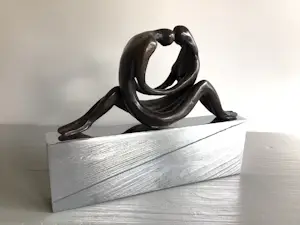 Corry Ammerlaan - Sculptuur “ Door liefde verbonden “ zeldzaam kopen? Bied vanaf 99!