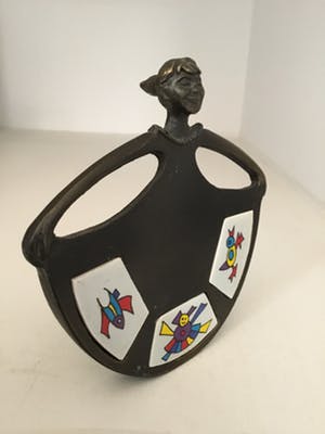 Corry Ammerlaan - Sculptuur “ Meisje met wijde rok “ kopen? Bied vanaf 40!