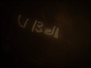 Niet of onleesbaar gesigneerd - Fraai Brits? olieverf 1930 geschilderd interieur / achterkant gesigneerd V.Bell kopen? Bied vanaf 1!