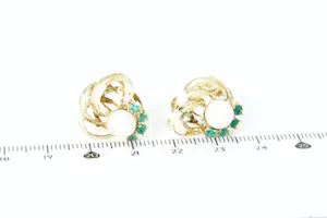 21 -  Magnifiek paar 18 Krt gouden vintage "fifties" oorsieraden met parel kopen? Bied vanaf 230!