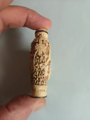 Niet of onleesbaar gesigneerd - Chinees Snuifflesje handgesneden kopen? Bied vanaf 1!
