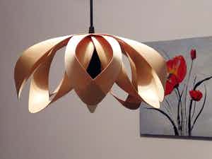 Niet of onleesbaar gesigneerd - Pendelleuchte aus holz verkocht voor € 1!