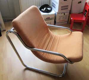Niet of onleesbaar gesigneerd - Vintage Buisframe fauteuil met stoffen zitting verkocht voor € 1!